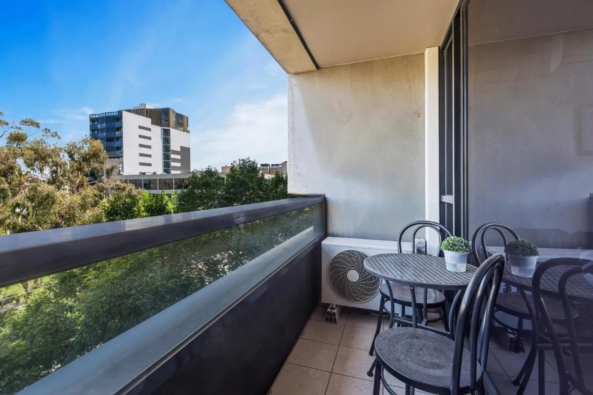 Central 1-Bed Apartment with Secure Parking — 5