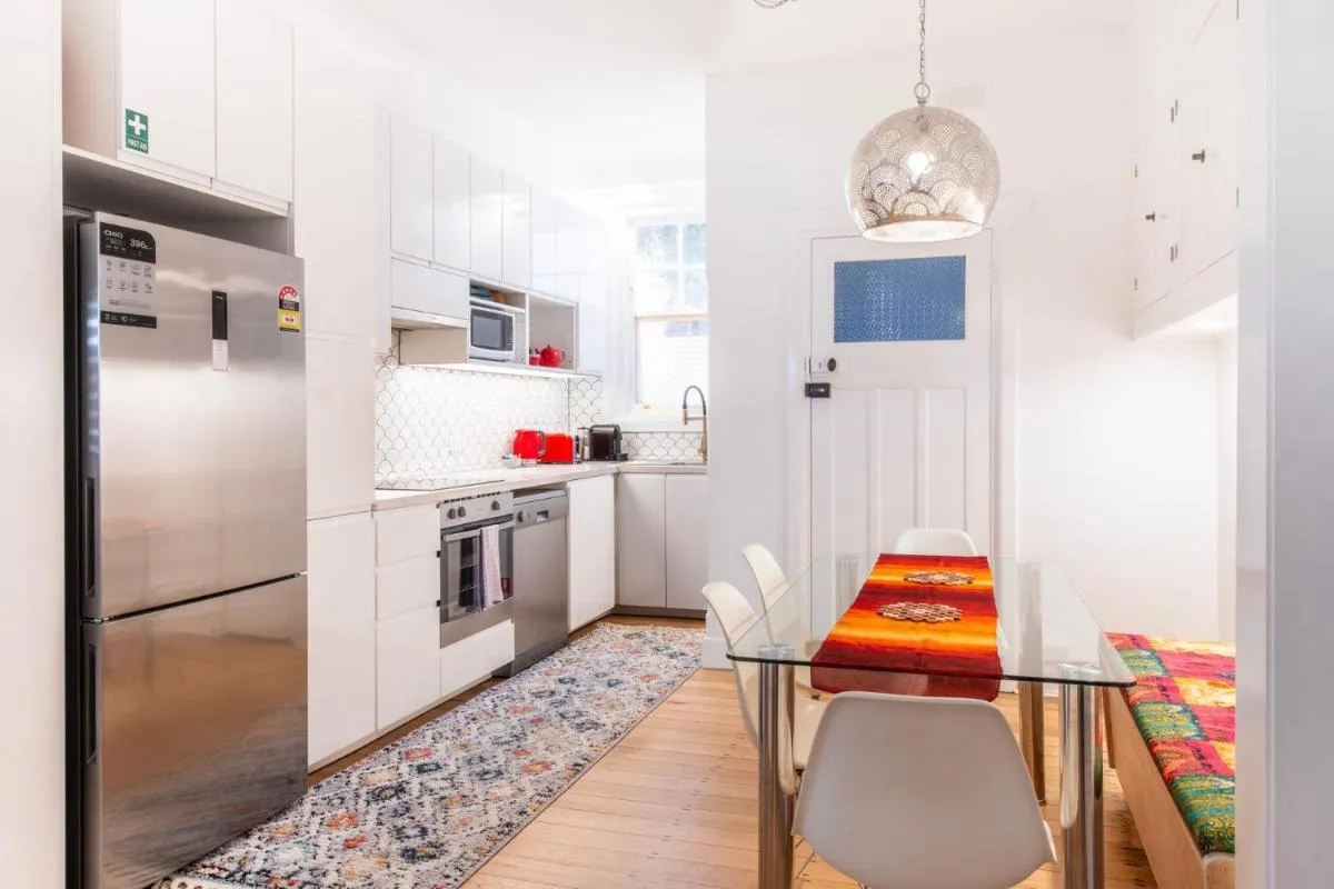 Charming 3-Bedroom Retreat by St Kilda Gardens — 4