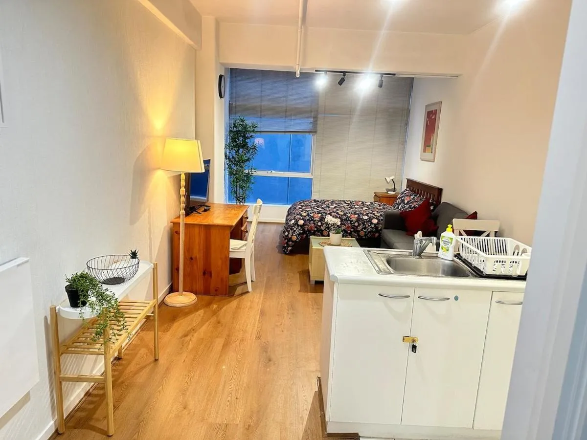 Charming Studio Retreat Lonsdale Street — 2