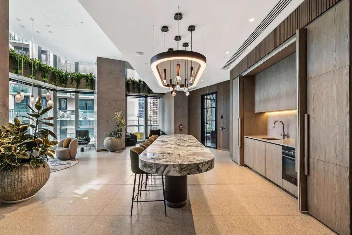 Chic CBD Retreat Pool Gym Sauna Steam Westside Place — 5