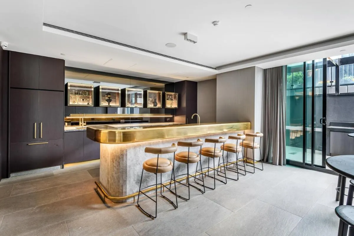 Chic Southbank Escape Pool, Gym & City Charm — 5