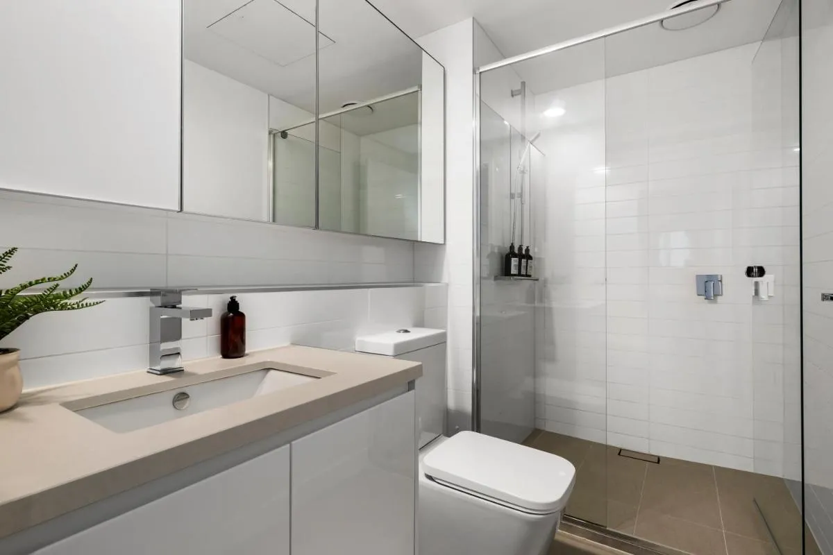 City Center Apt with Separate Office and Lovely Views — 3