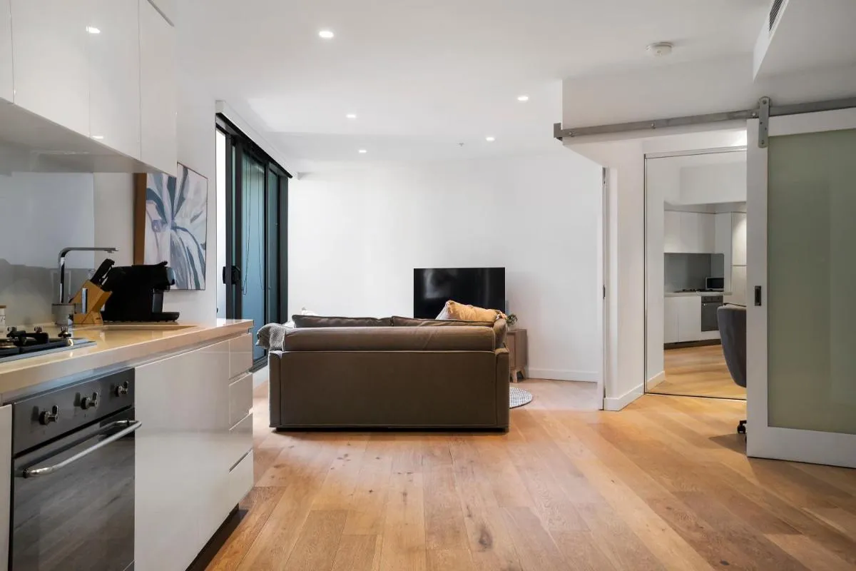 City Center Apt with Separate Office and Lovely Views — 4