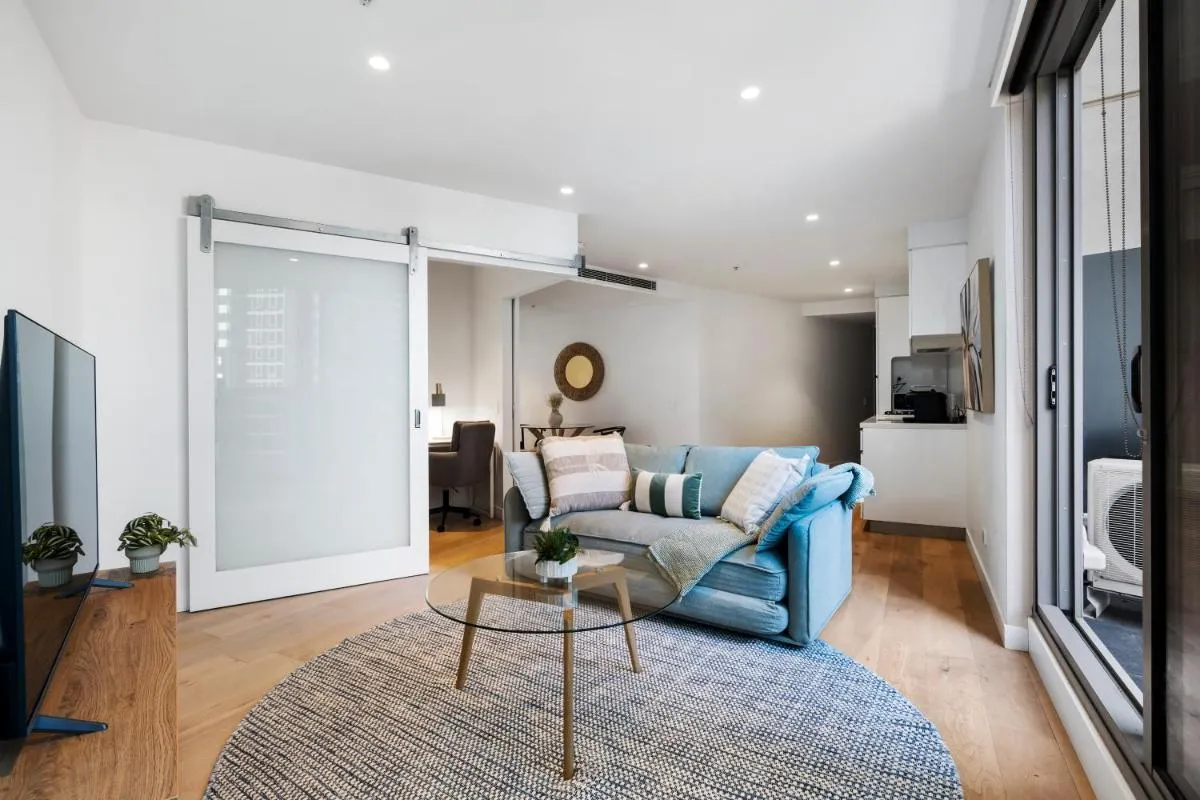City Center Apt with Separate Office and Lovely Views — 5