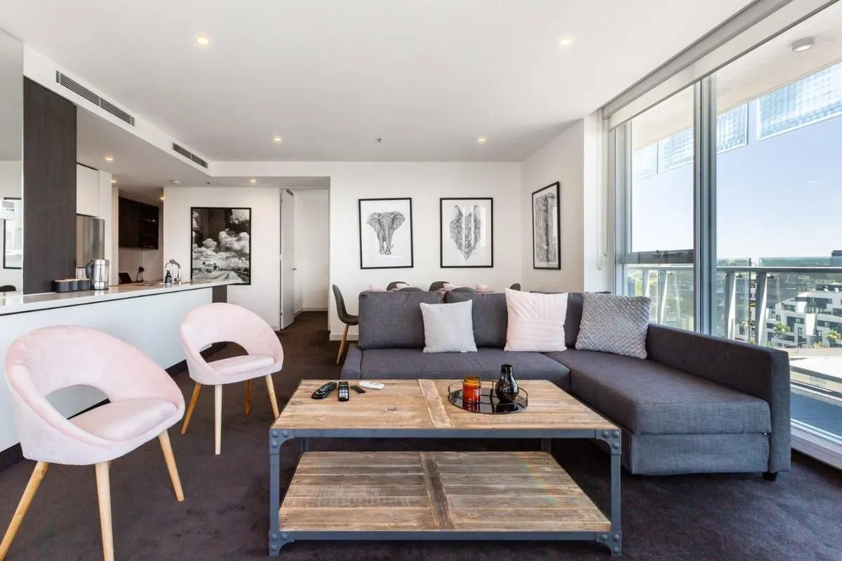 City View Chic in South Yarra with Parking — 4