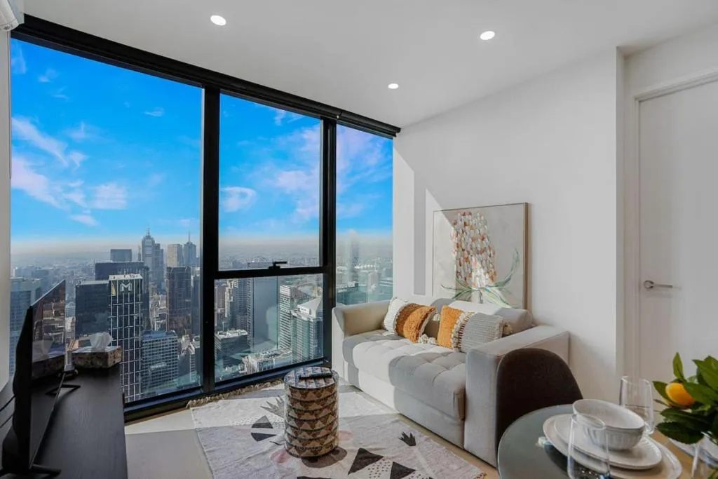 City and Sunrise View 2 Bed 2 Bath above Level 60 next to Skybus