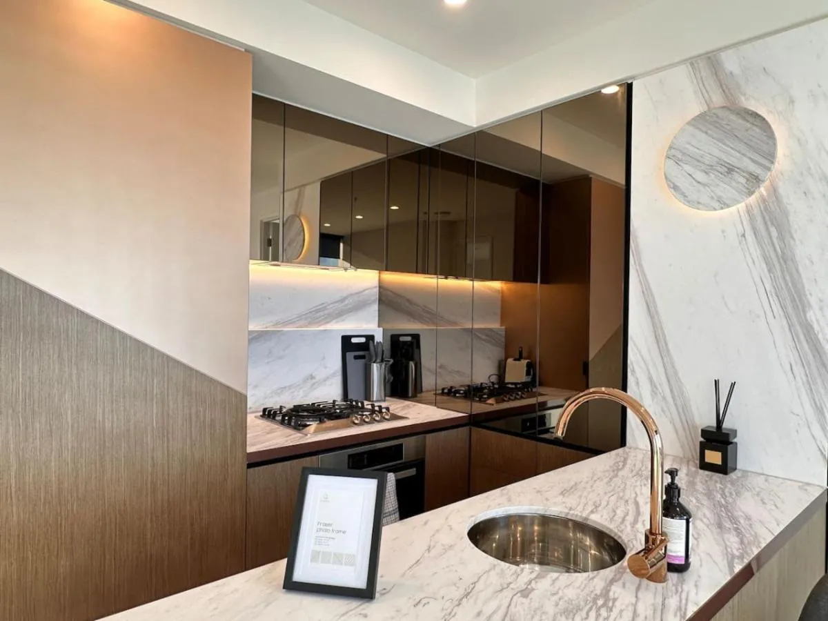 City and Sunrise View 2 Bed 2 Bath above Level 60 next to Skybus — 3