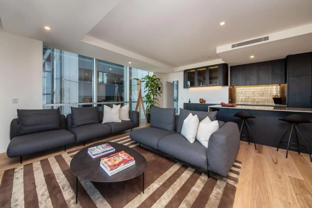 Cloud Nine with Pool Gym and inner city parking for two cars — 5