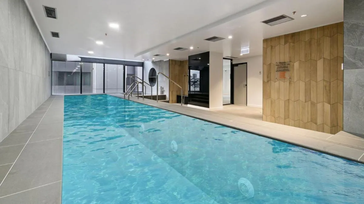 Cloud Nine with Pool Gym and inner city parking for two cars — 4