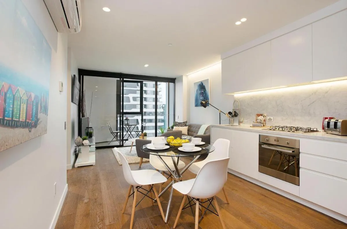 Complete Host CBD Lighthouse Apartments — 2