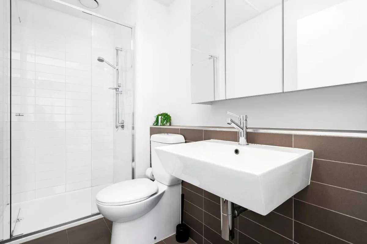 Complete Host Hudson Apartments — 3