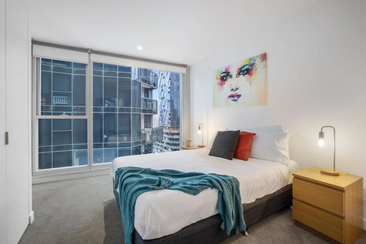 Complete Host The Fifth Apartments — 2