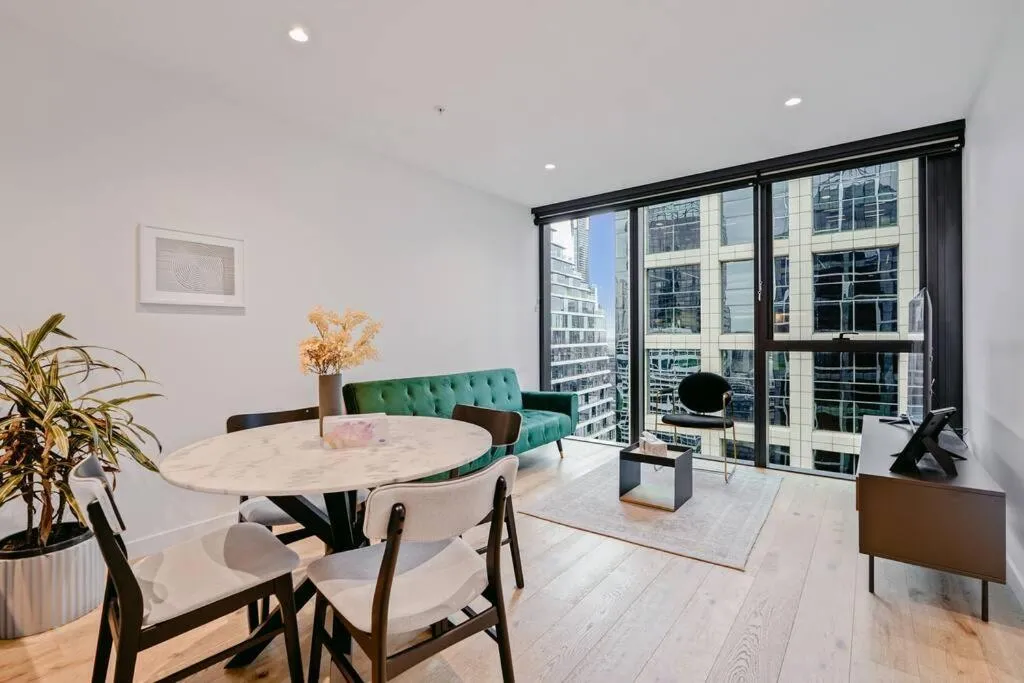 Contemporary 2BR apt in central Melb-Collins House #CH30 — 4