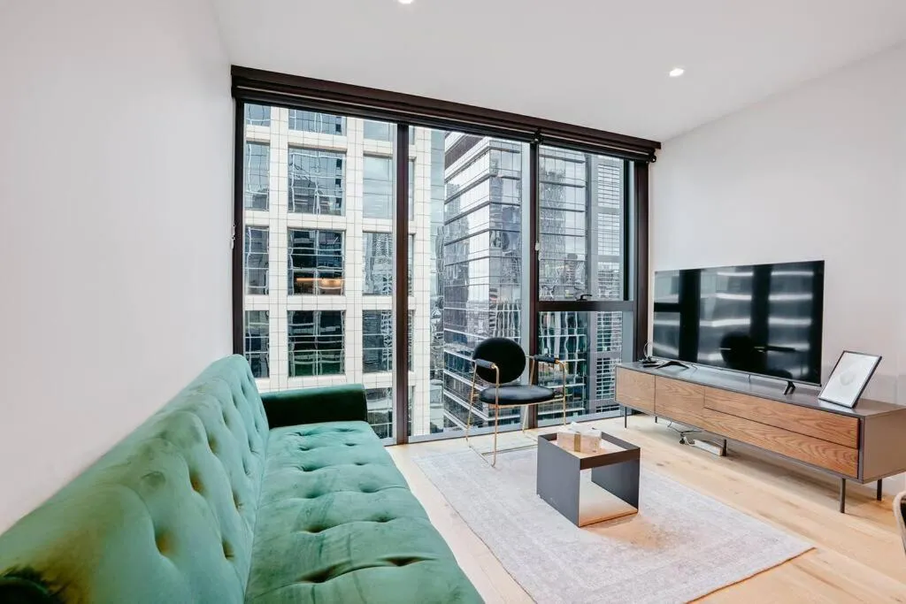 Contemporary 2BR apt in central Melb-Collins House #CH30