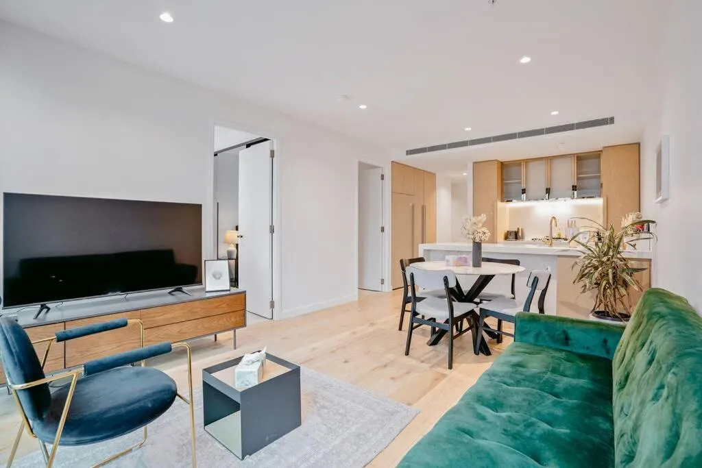 Contemporary 2BR apt in central Melb-Collins House #CH30 — 5
