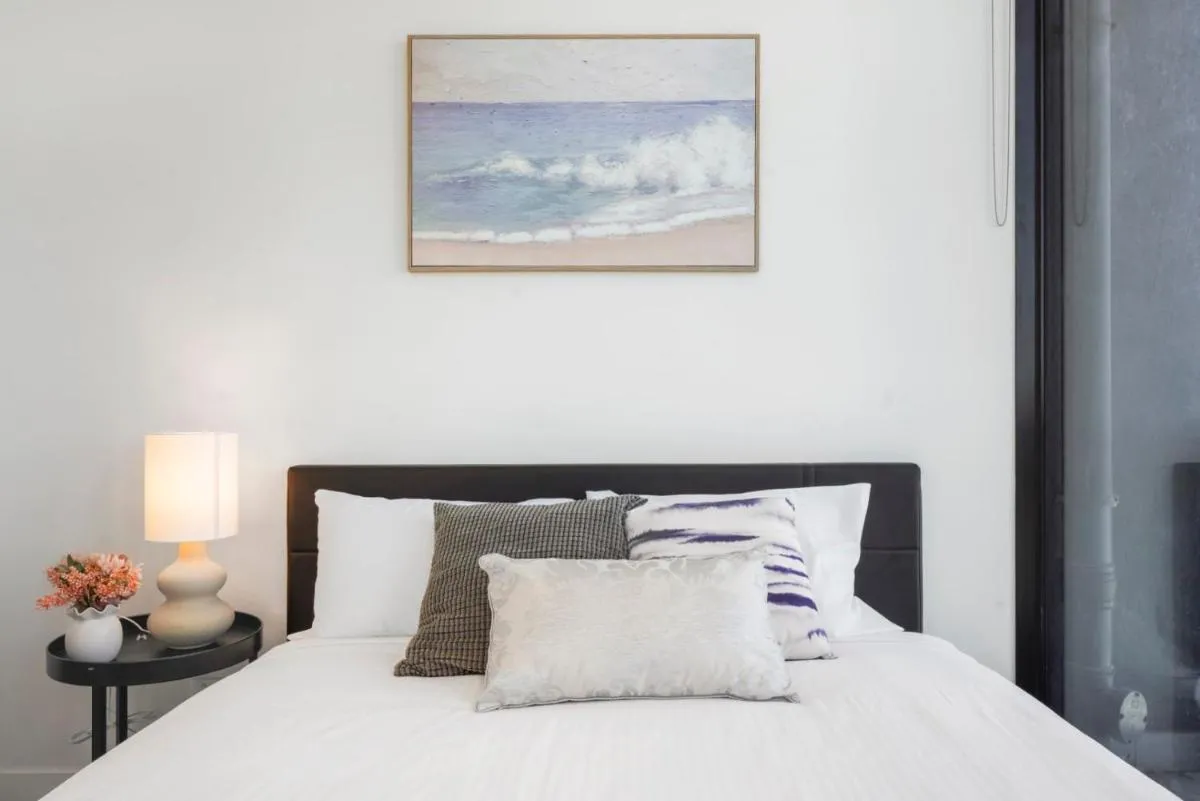 Contemporary Urban Living in West Melbourne — 3