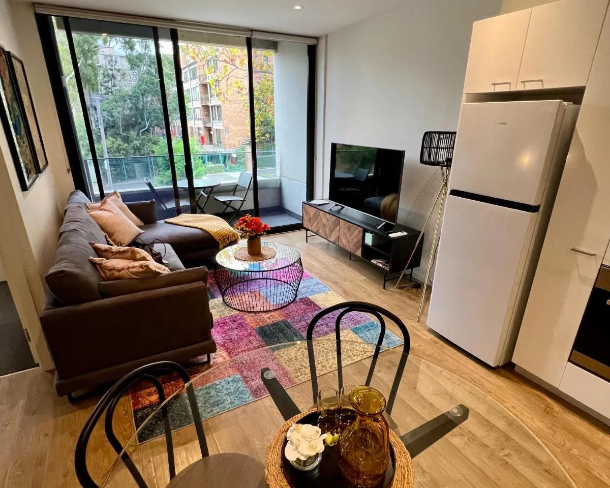 Cosmo Stays- Boutique Apartment Perfect Location — 5