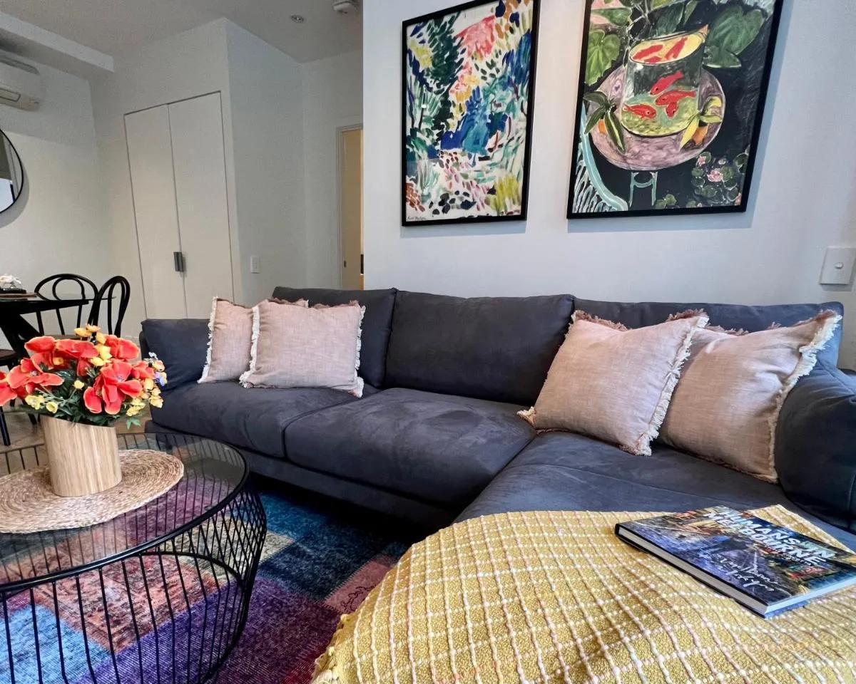 Cosmo Stays- Boutique Apartment Perfect Location — 4