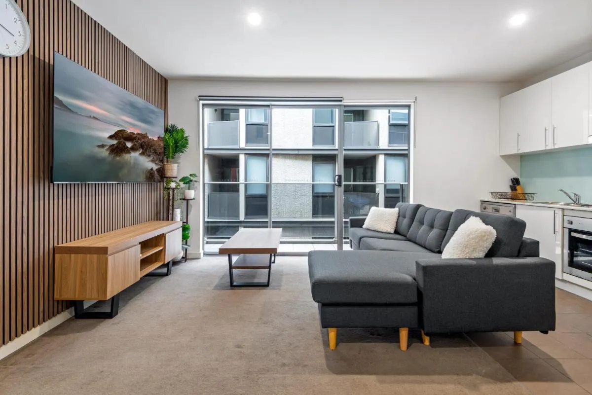 Cosy 1-Bed with Balcony in Trendy St Kilda — 3