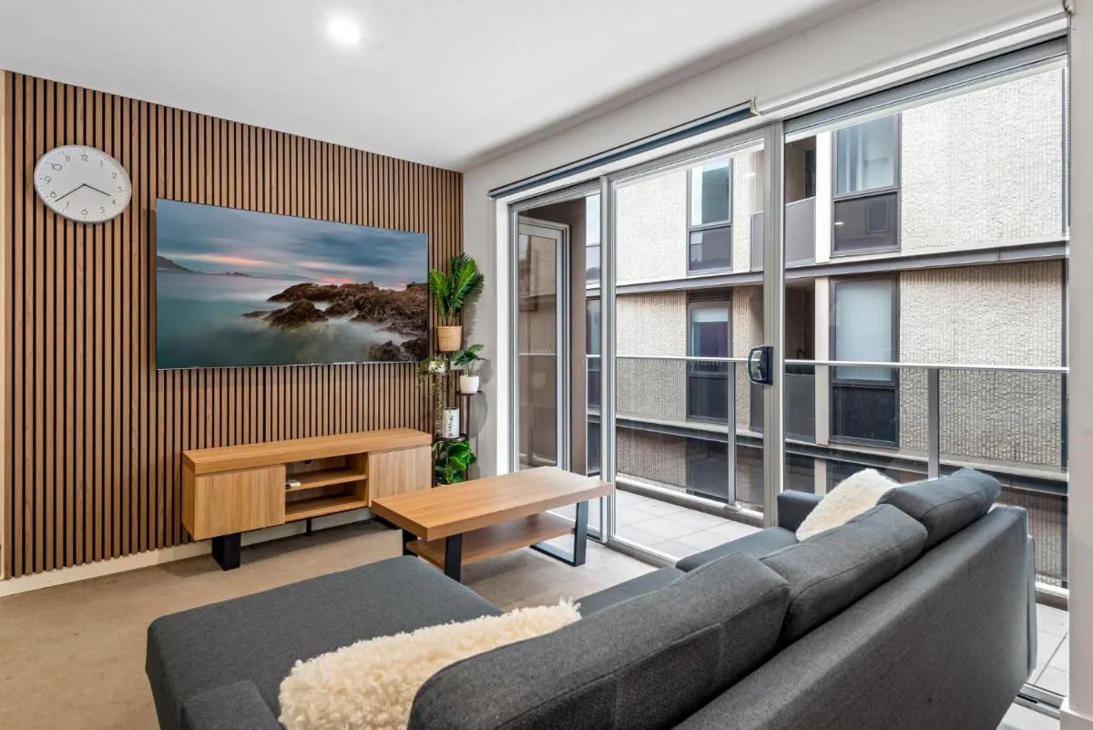 Cosy 1-Bed with Balcony in Trendy St Kilda — 2