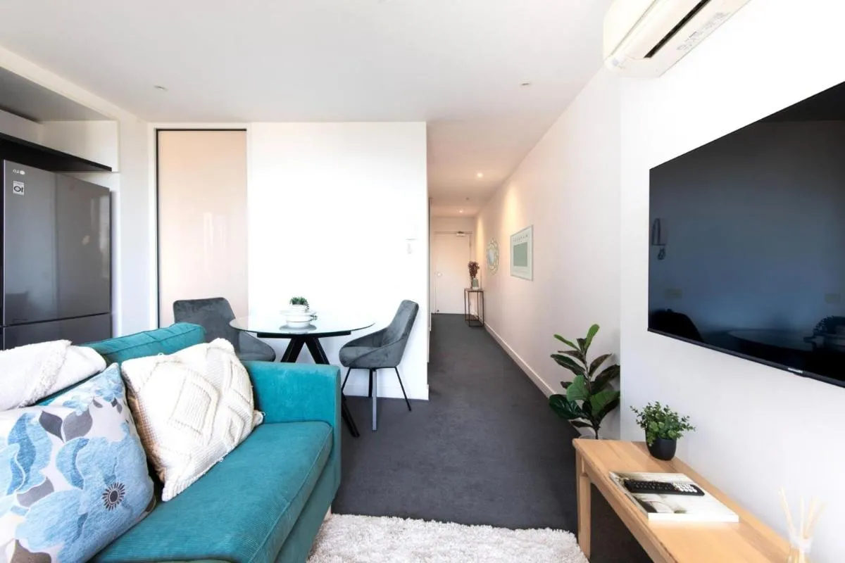 Cosy 1-Bedroom Retreat with Gym Access — 5