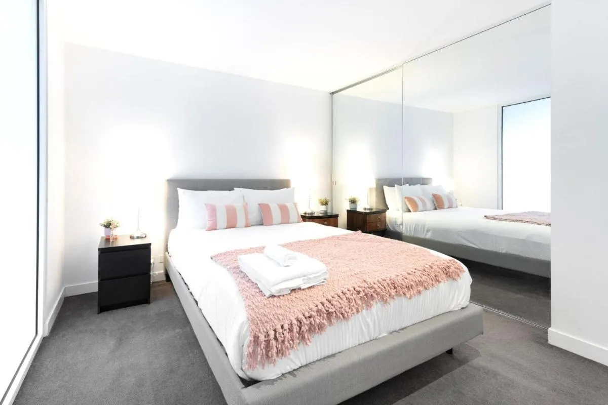Cosy 1-Bedroom Retreat with Gym Access — 2