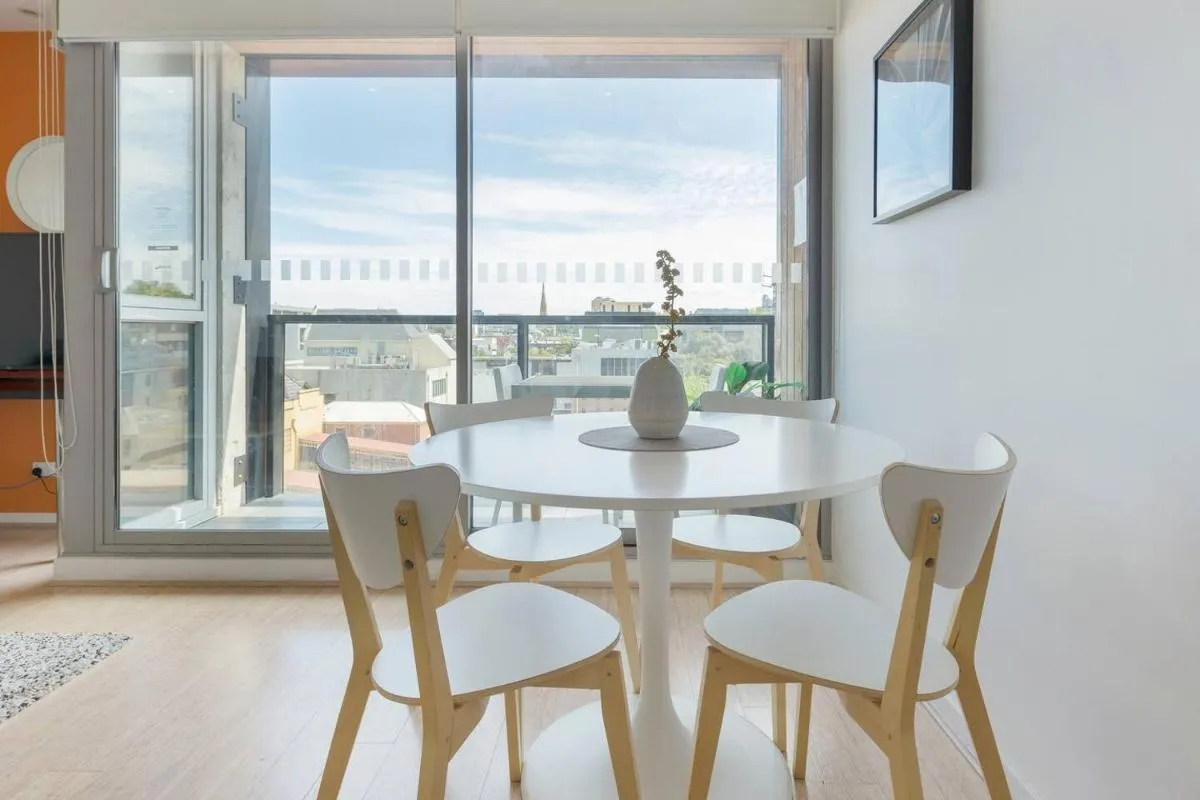 Cosy and Contemporary in Sought after South Yarra — 4