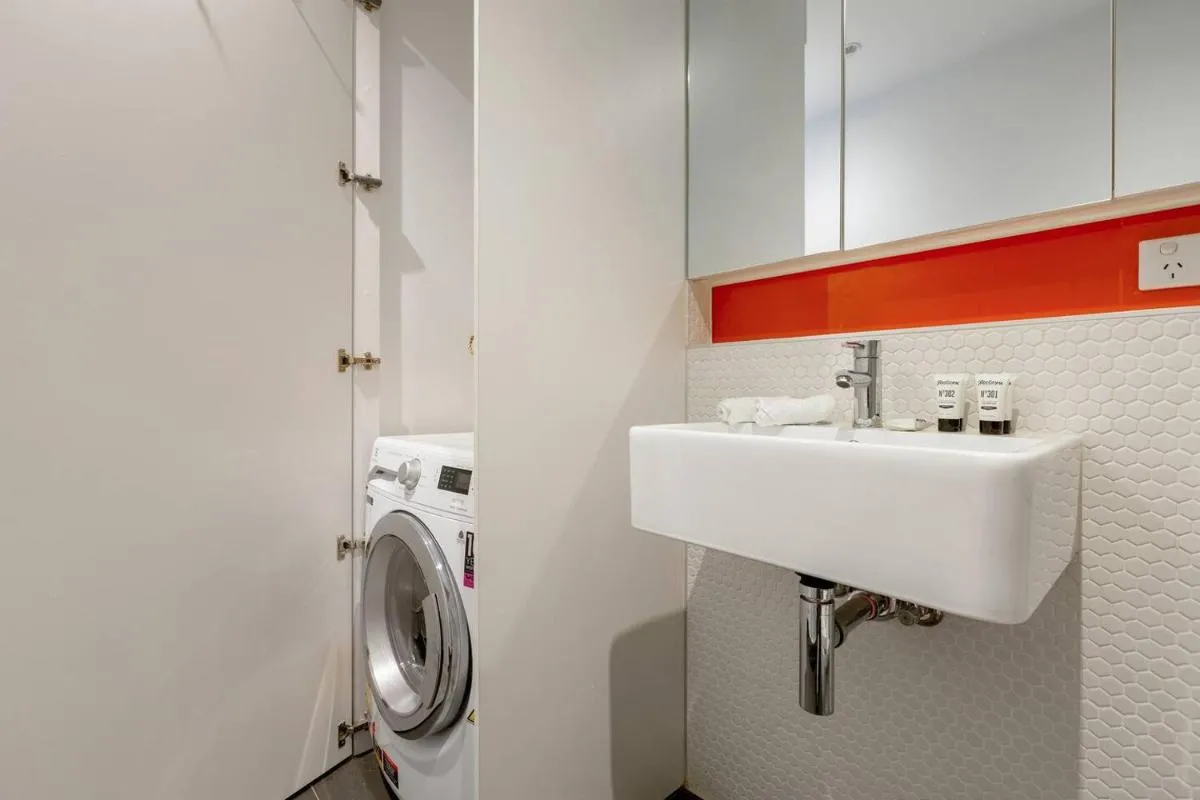 Cosy and Contemporary in Sought after South Yarra — 3