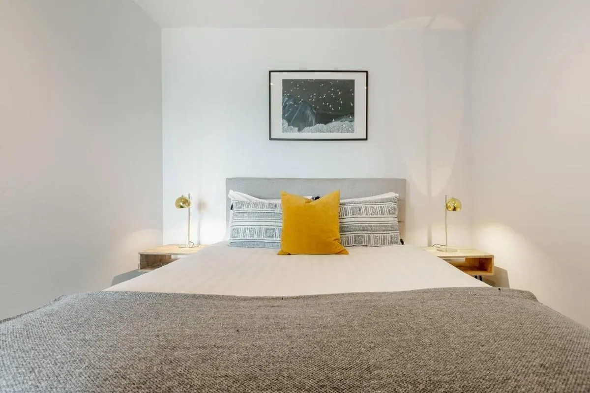 Cosy and Contemporary in Sought after South Yarra — 2