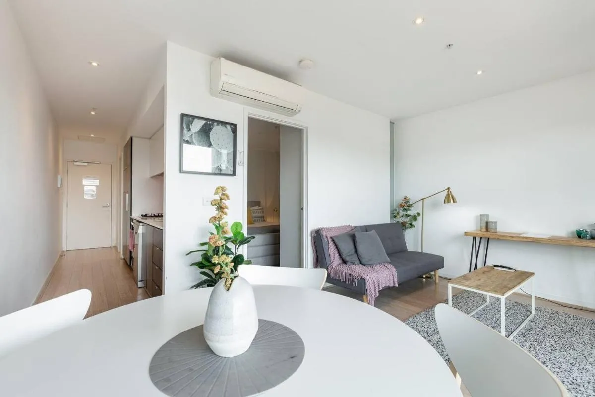 Cosy and Contemporary in Sought after South Yarra — 5