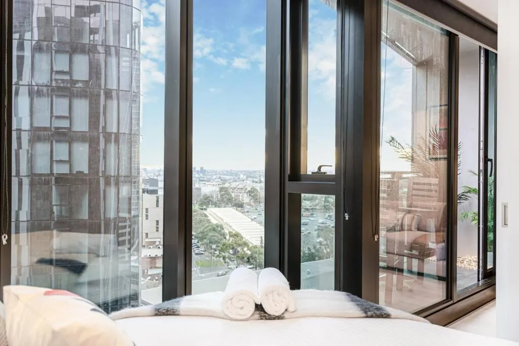 Cozy 1B apt in Central Mel -unbeatable location-#EQ16 — 2