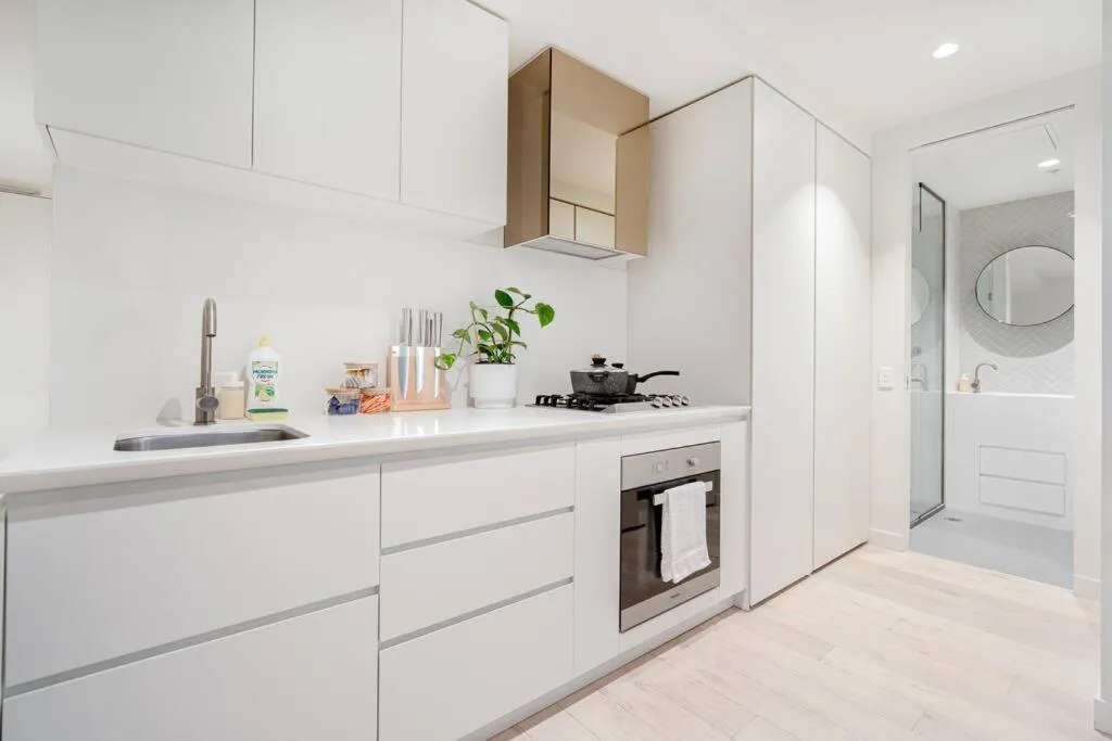 Cozy 1B apt in Central Mel -unbeatable location-#EQ16 — 4