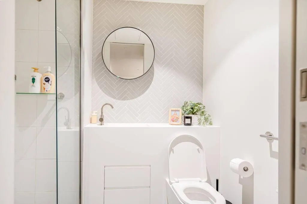 Cozy 1B apt in Central Mel -unbeatable location-#EQ16 — 3