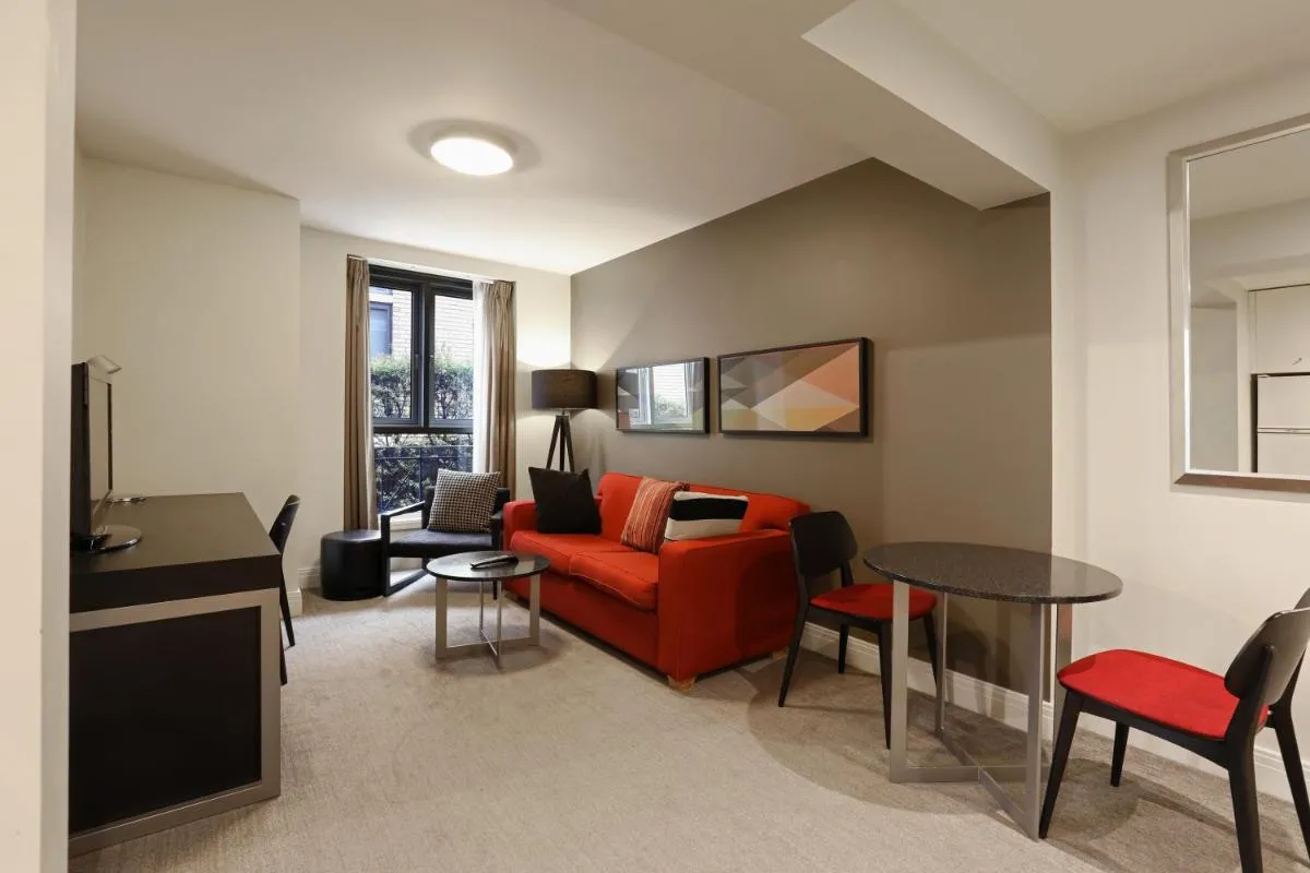 Cozy 1 Bedroom Apartment With Pool And Gym — 4