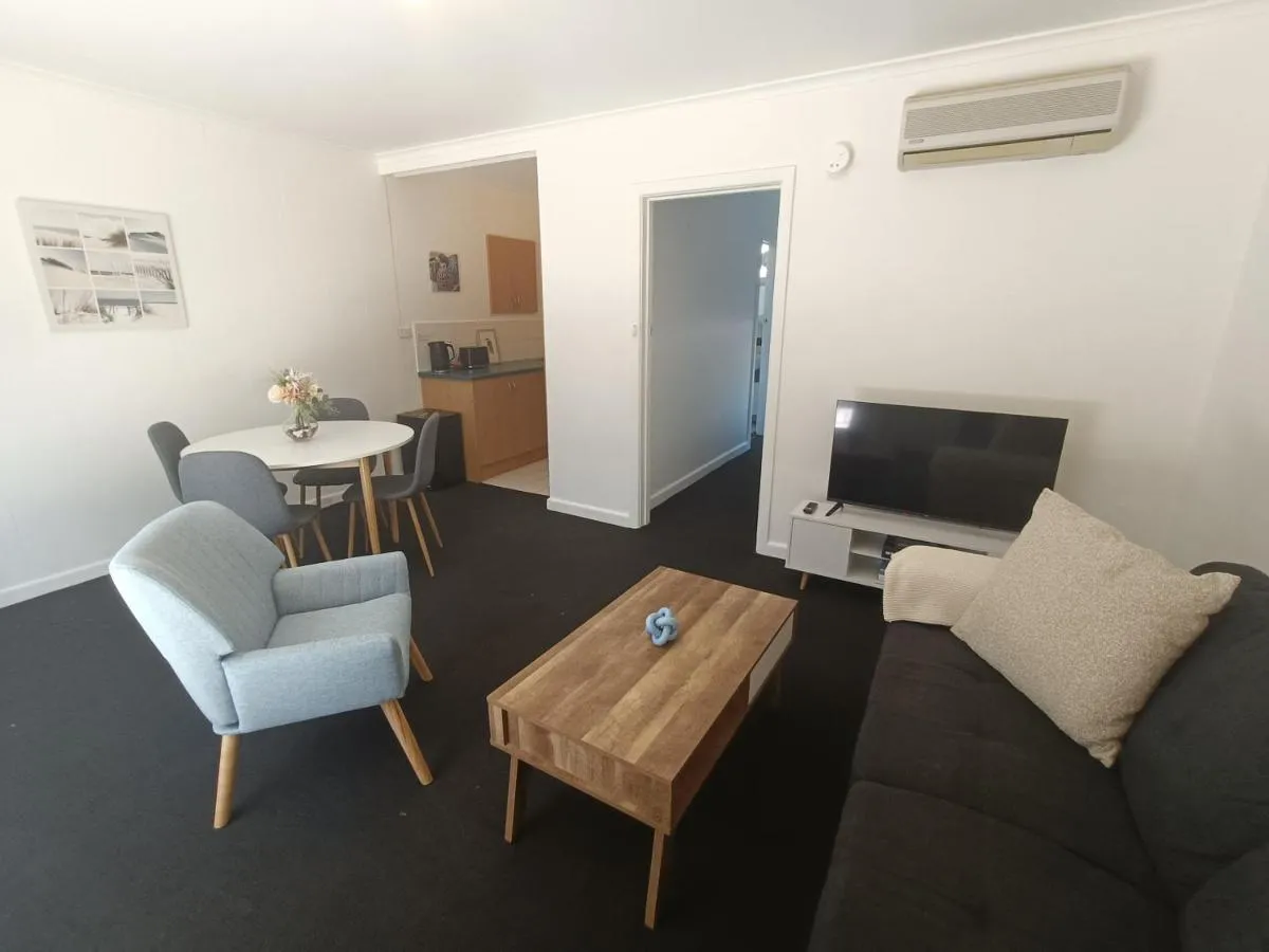 Cute, Cozy and Central Apartment 1 in Essendon with Free Parking — 5