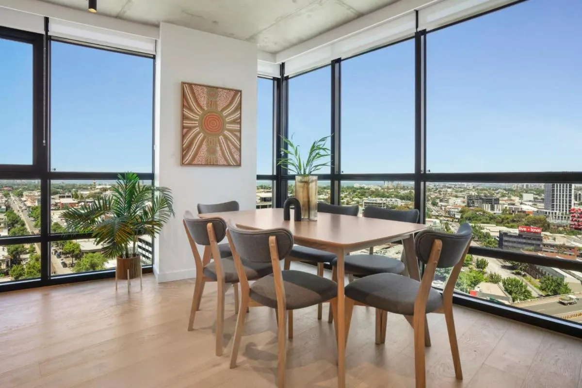 Deluxe Living in Southbank, Parking Available T&Cs — 2