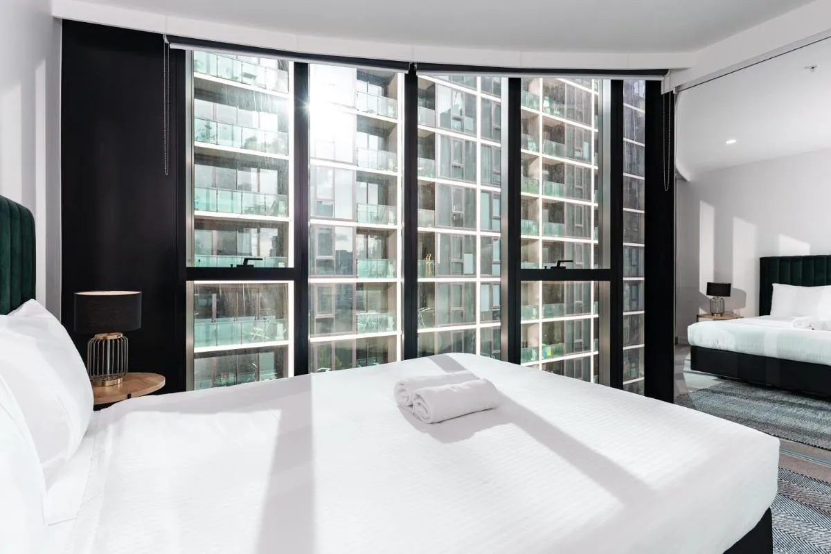 Designer City Haven with Pool Sauna Gym — 2