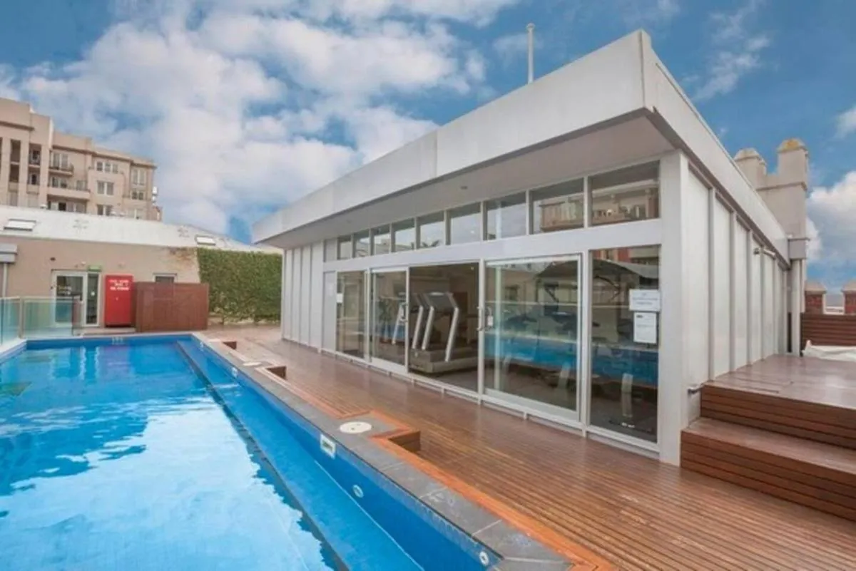 Easy Eastside – Urban Chic with a Rooftop Pool Oasis — 4