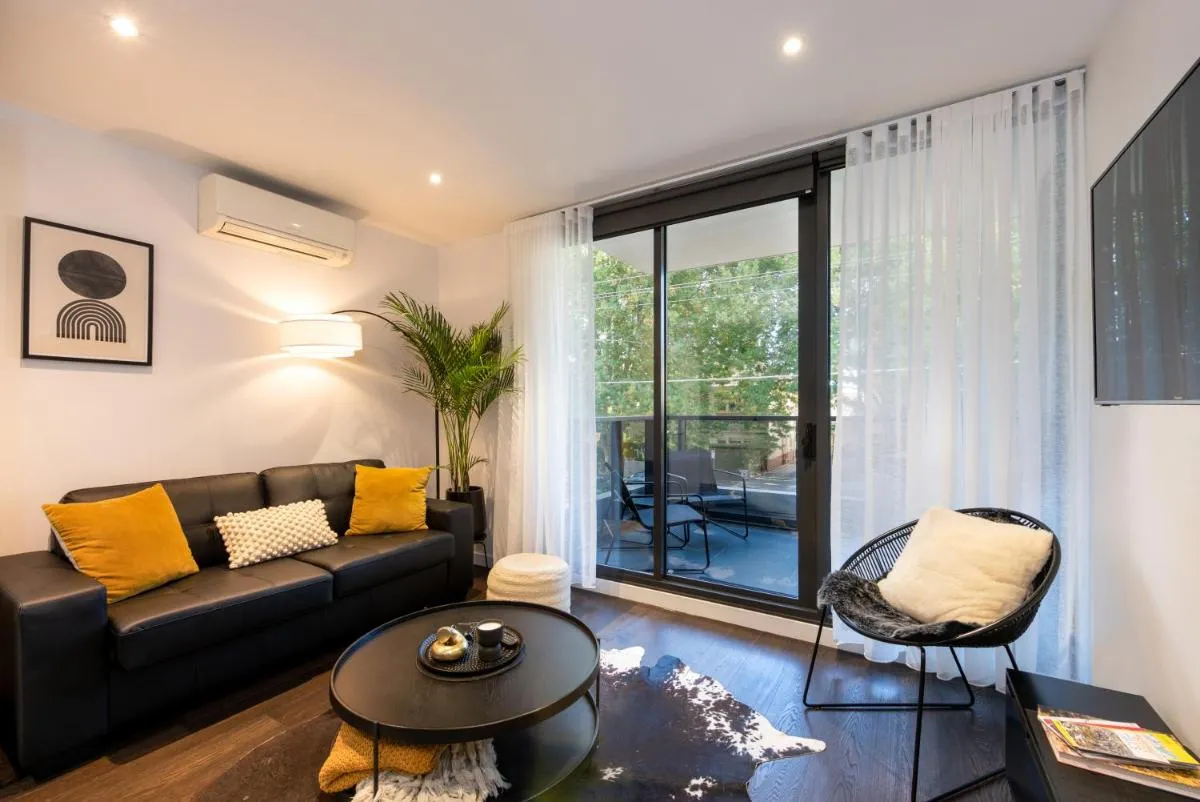 Elwood stylish apartment in botanical location near beach — 5