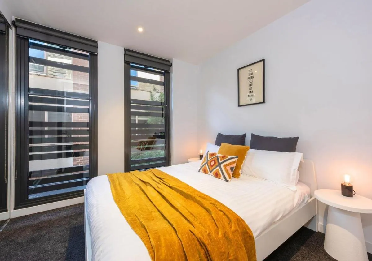 Elwood stylish apartment in botanical location near beach — 2