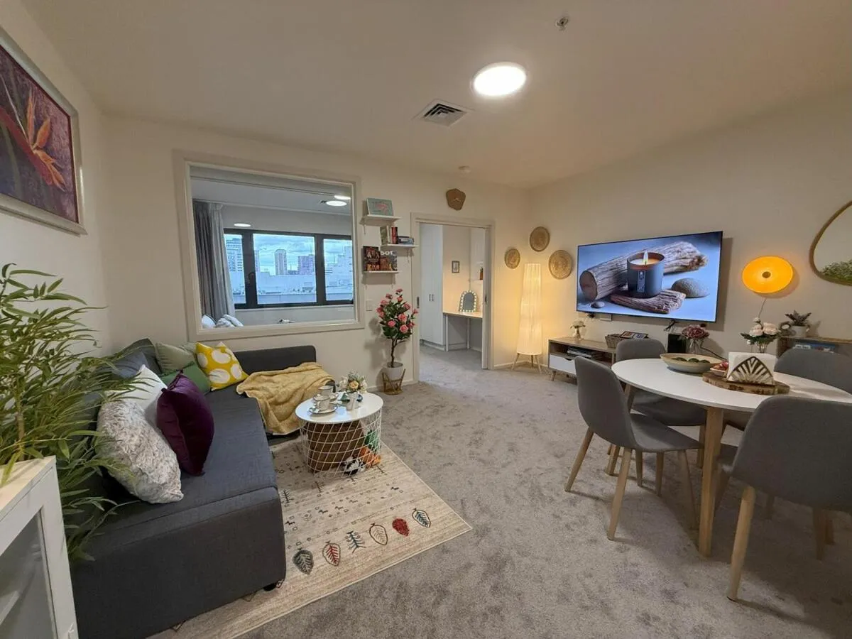 Emporium Luxe 1BR King Suite – Prime CBD Location — 2