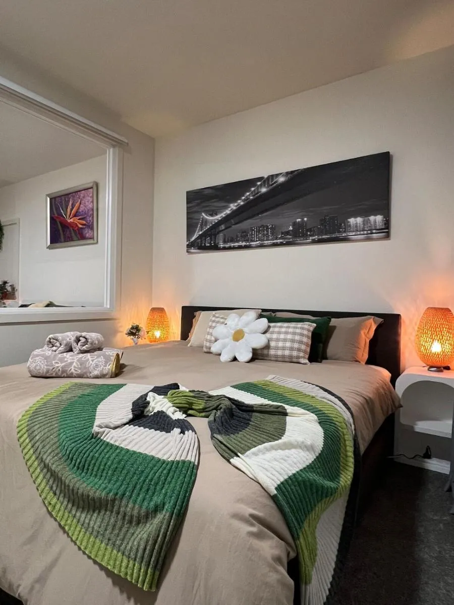 Emporium Luxe 1BR King Suite – Prime CBD Location — 4