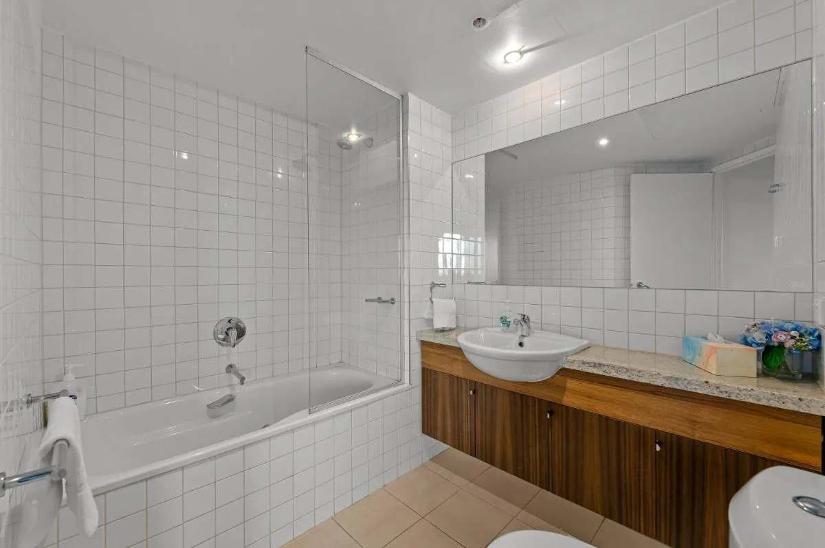 Exclusive Stays – Gallery Tower — 3