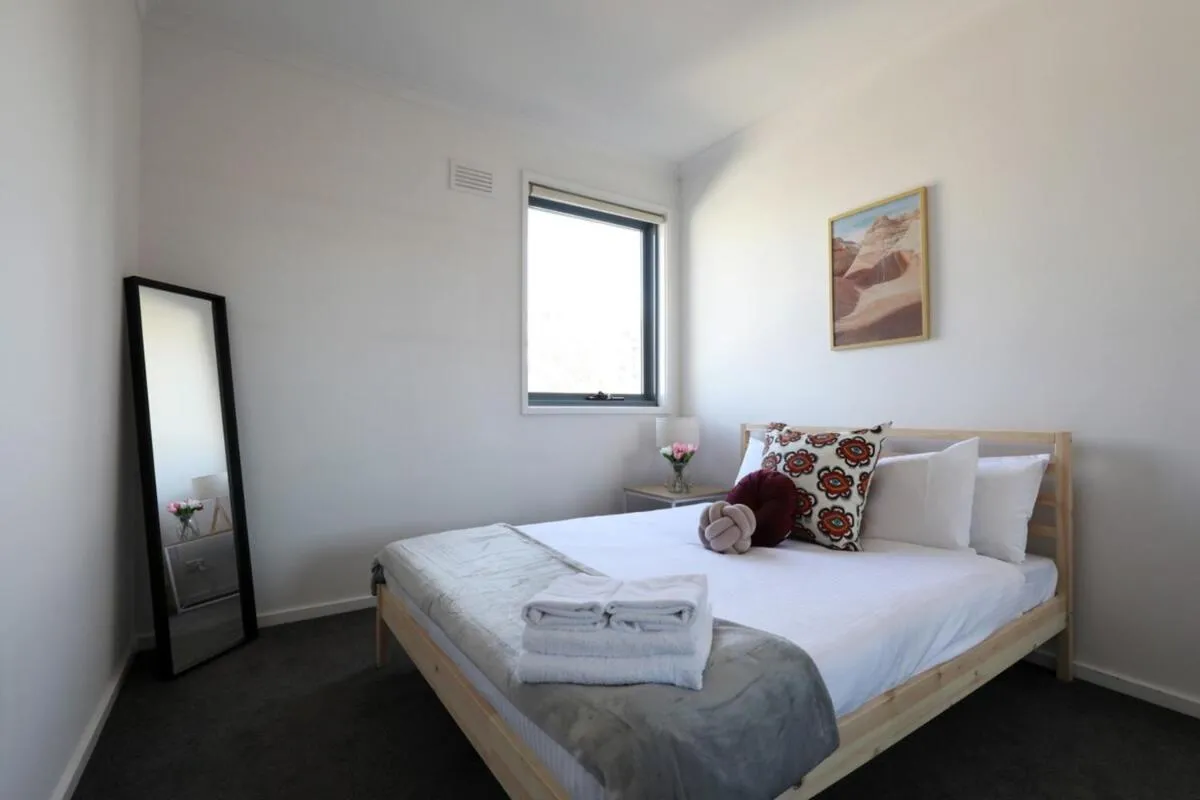Extra Large 2 Bedroom Apartment in Melbournes Southbank — 4