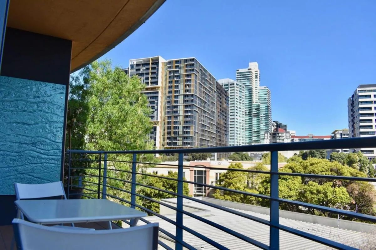 Extra Large 2 Bedroom Apartment in Melbournes Southbank — 2