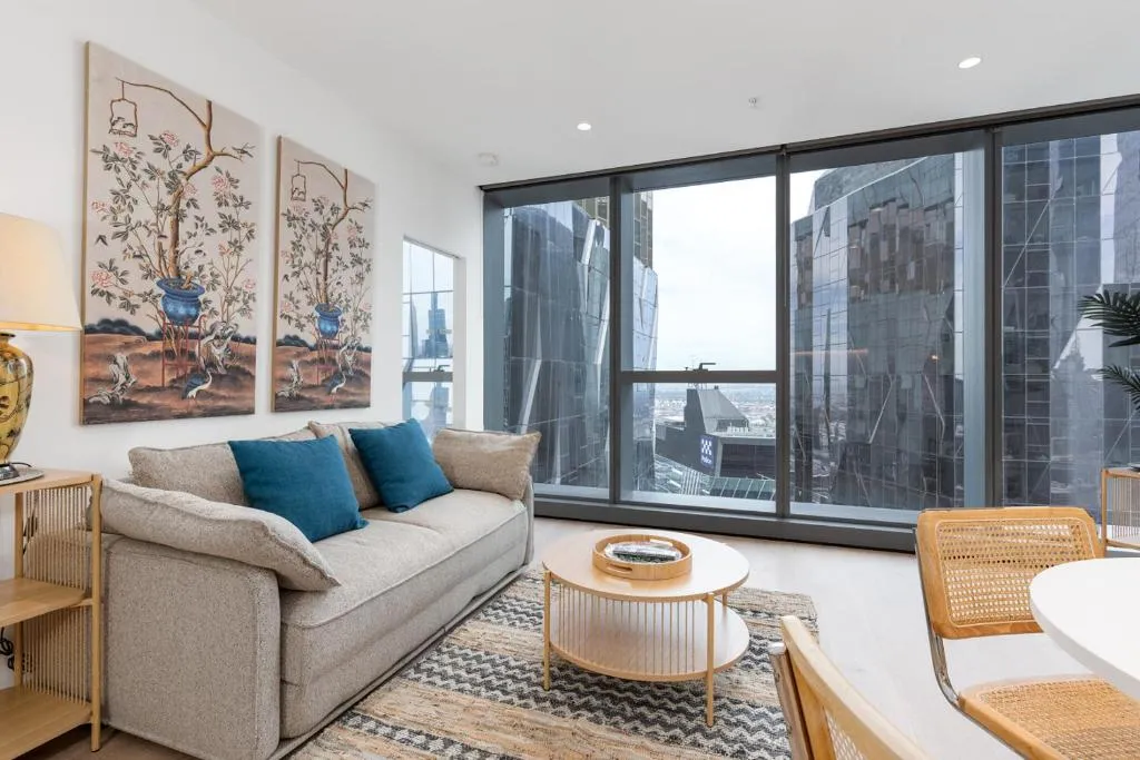 Fantastic Location 2BR in CBD with Pool Gym Sauna