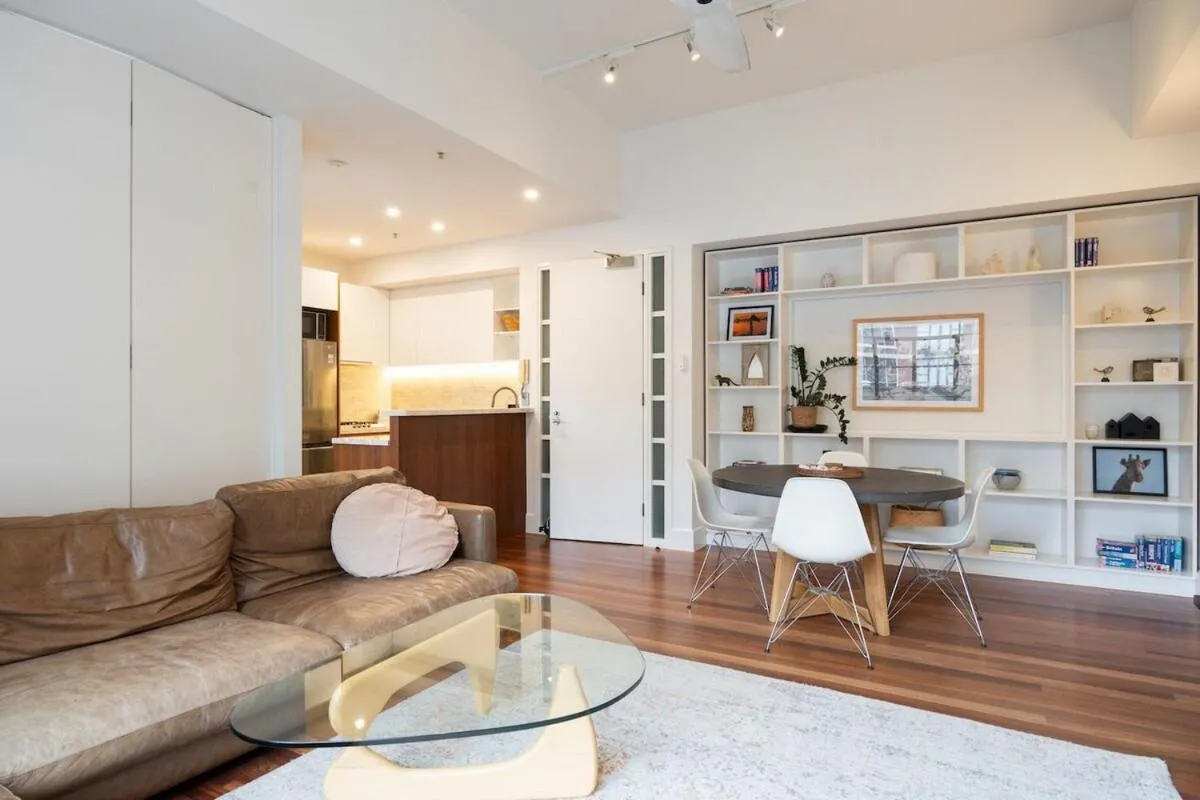 Flinders Lane Hideaway – Light-Filled CBD Retreat — 4