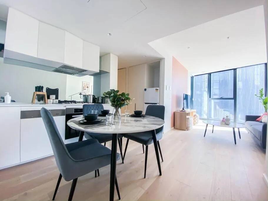 Glamorous Southbank home#MSQ14 — 5