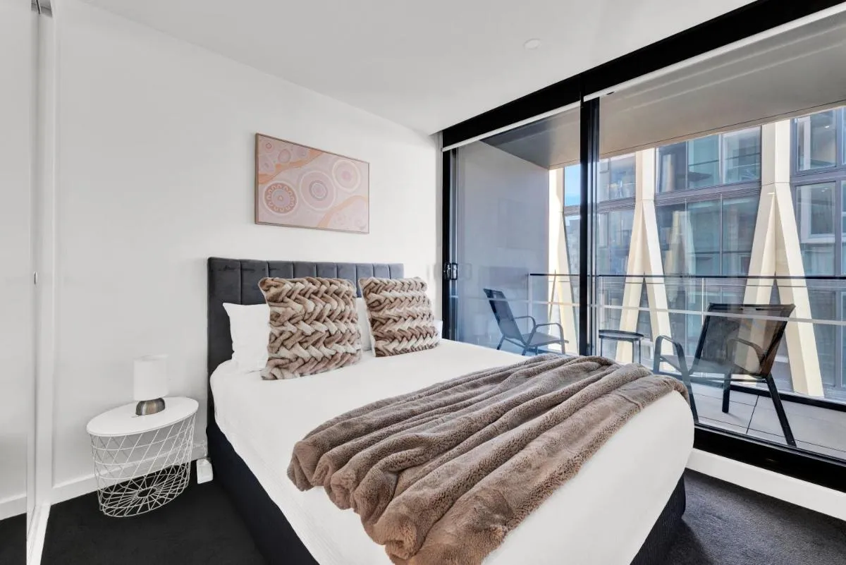 Gorgeous 2bed 2bath apartment near Crown — 2