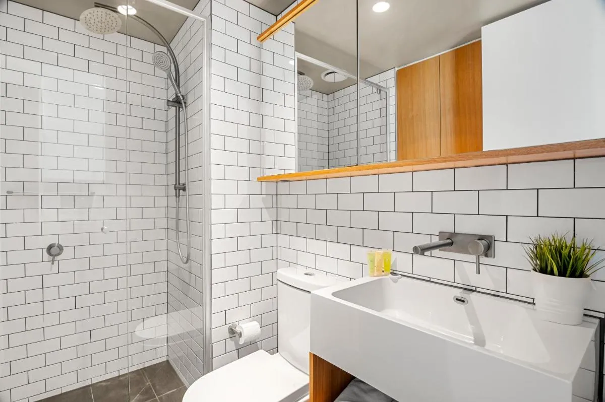 Gorgeous City Views 64th Floor 3BR APT with Pool & Gym — 3